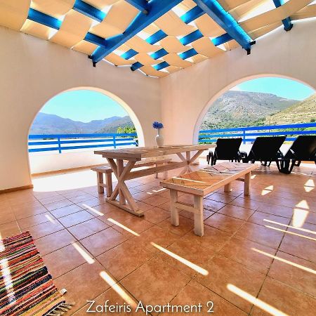 Zafeiris Apartments Livadia  エクステリア 写真