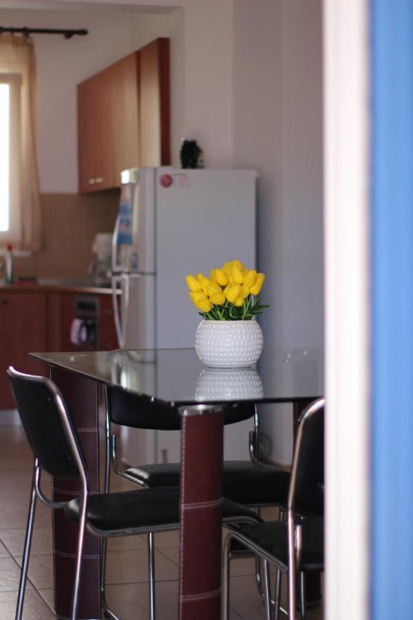 Zafeiris Apartments Livadia  エクステリア 写真
