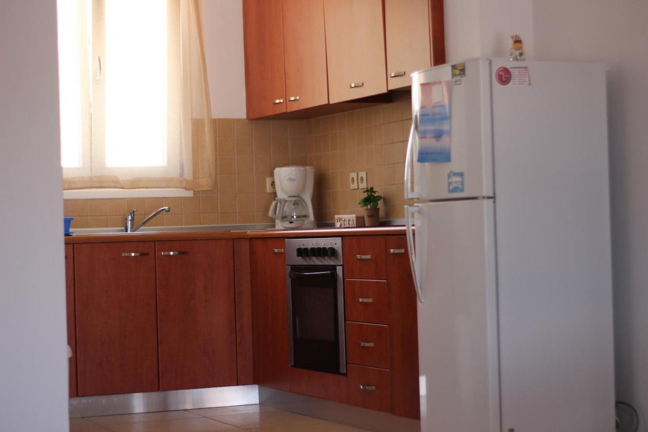 Zafeiris Apartments Livadia  エクステリア 写真