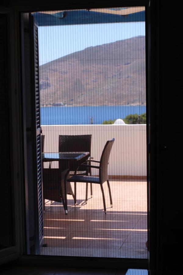 Zafeiris Apartments Livadia  エクステリア 写真