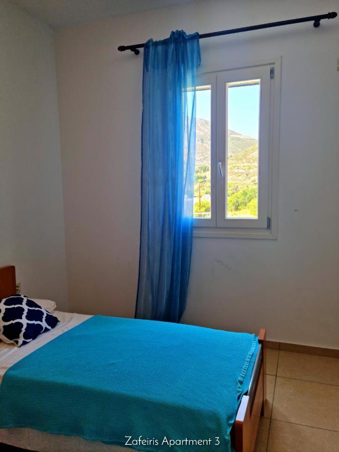 Zafeiris Apartments Livadia  エクステリア 写真