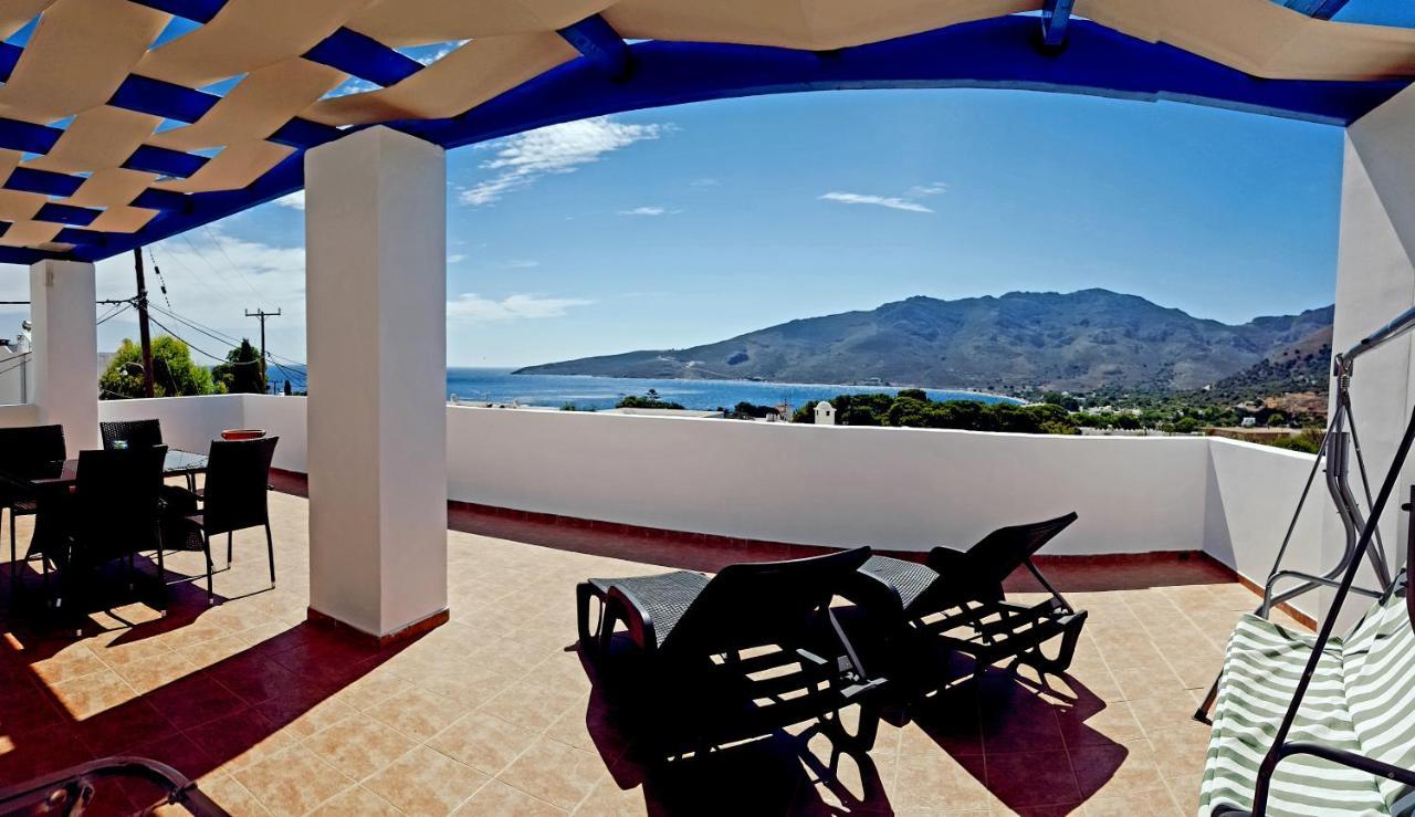 Zafeiris Apartments Livadia  エクステリア 写真