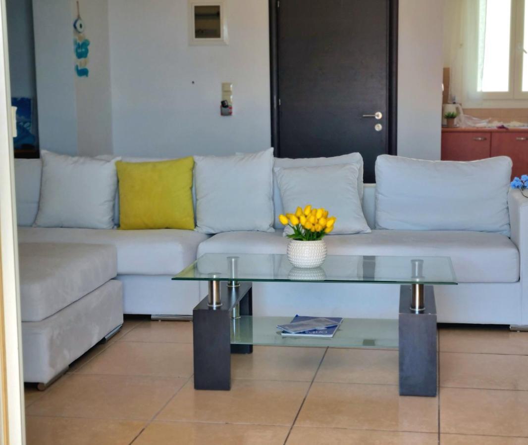 Zafeiris Apartments Livadia  エクステリア 写真