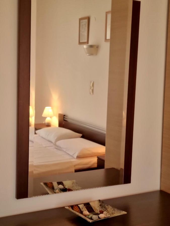 Zafeiris Apartments Livadia  エクステリア 写真