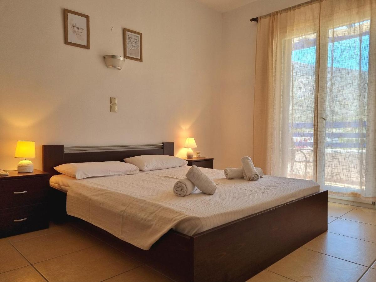 Zafeiris Apartments Livadia  エクステリア 写真