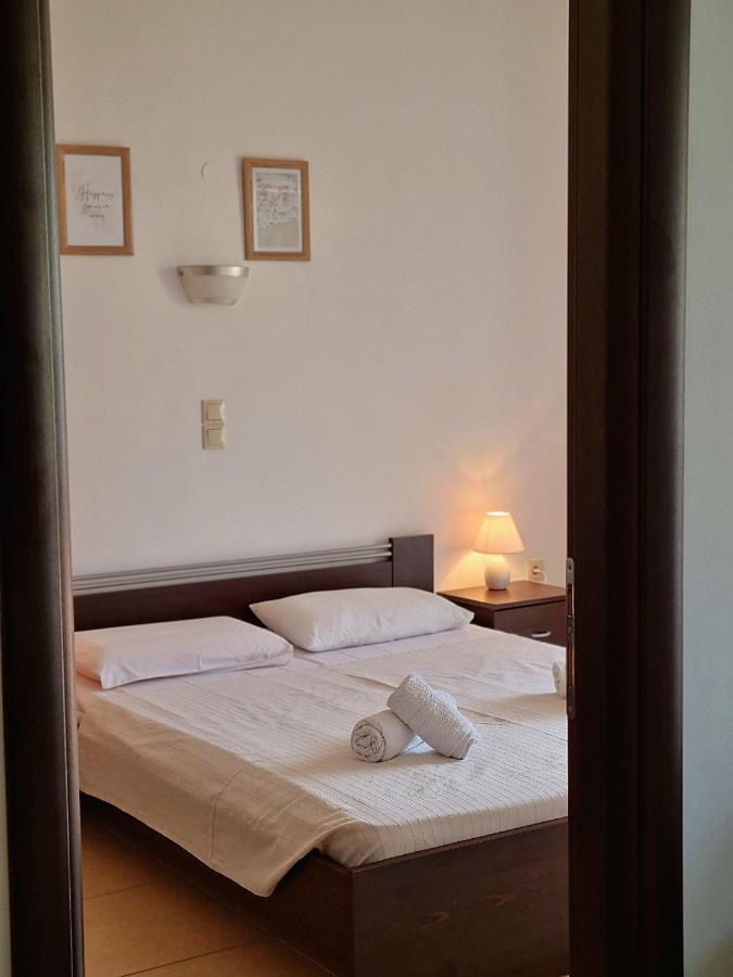 Zafeiris Apartments Livadia  エクステリア 写真