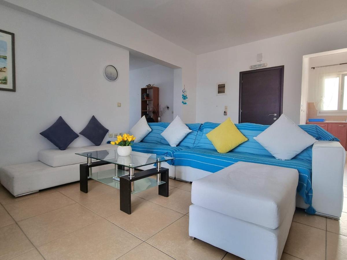 Zafeiris Apartments Livadia  エクステリア 写真