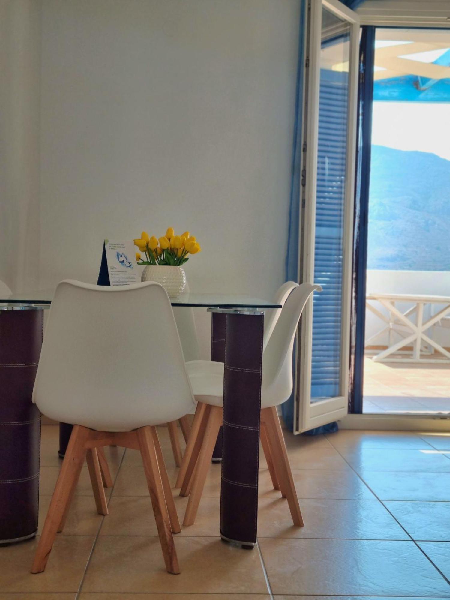 Zafeiris Apartments Livadia  部屋 写真