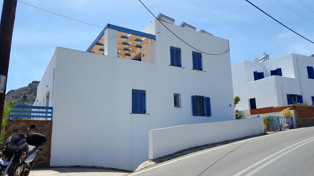 Zafeiris Apartments Livadia  エクステリア 写真